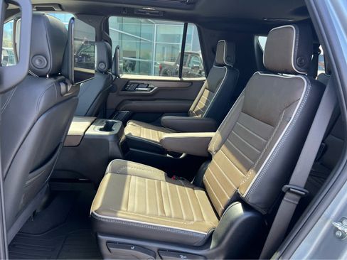 Used 2025 GMC Yukon Denali Ultimate AWD/4WD image 28