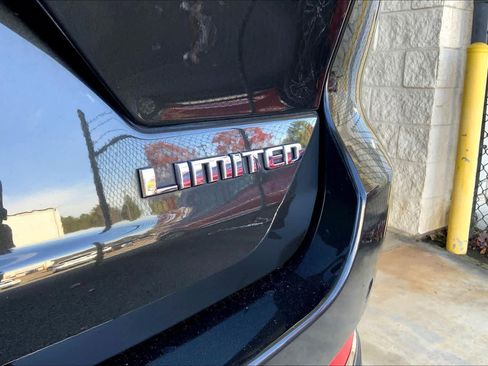 Used 2023 Jeep Grand Cherokee Limited w/ Luxury Tech Group II image 9