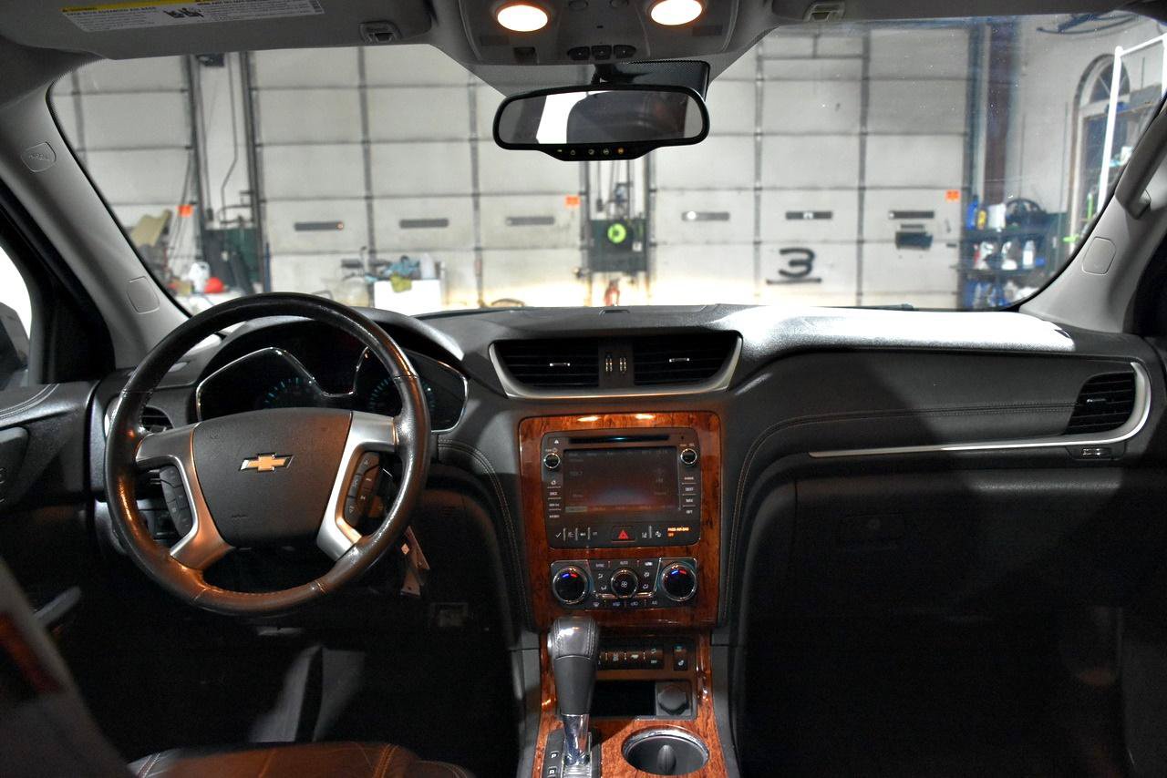 Used 2014 Chevrolet Traverse LTZ FWD image 36