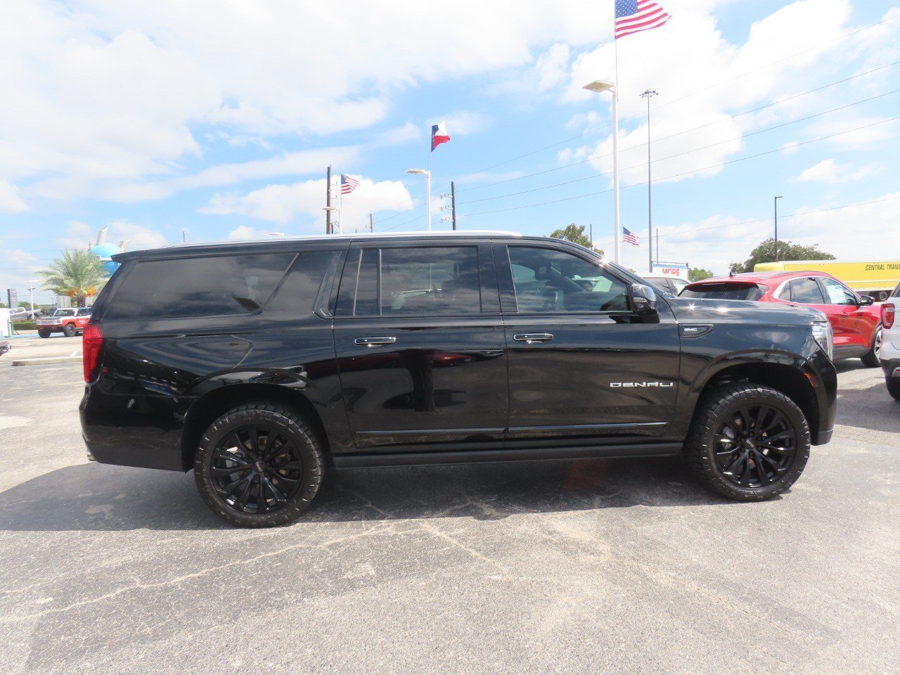 Used 2023 GMC Yukon XL Denali w/ Denali Reserve Package AWD/4WD image 10