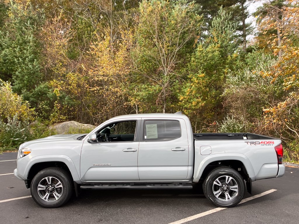 Used 2019 Toyota Tacoma TRD Sport w/ Technology Package AWD/4WD image 2