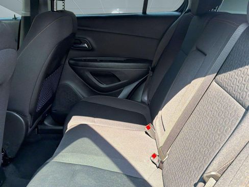 Used 2019 Chevrolet Trax LS FWD image 24