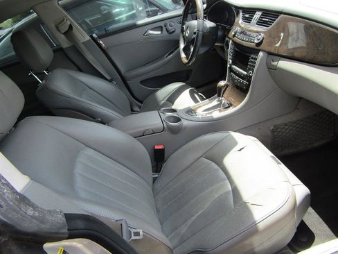 Used 2008 Mercedes-Benz CLS 550 image 5