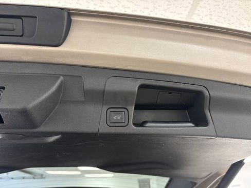 Used 2023 GMC Acadia SLE w/ Driver Convenience Package image 28