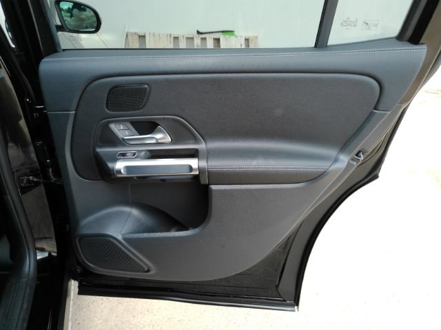 Used 2024 Mercedes-Benz GLB 250 w/ Driver Assistance Package image 26