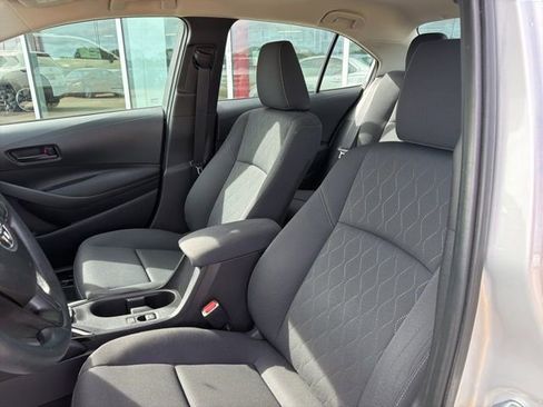 Used 2025 Toyota Corolla LE FWD image 9