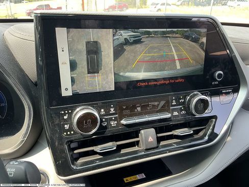 Used 2023 Toyota Highlander Platinum FWD image 14