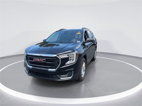 Used 2022 GMC Terrain SLE w/ Driver Convenience Package image 3