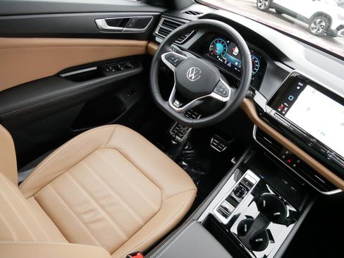 Certified 2025 Volkswagen Atlas Cross Sport SEL R-Line image 9