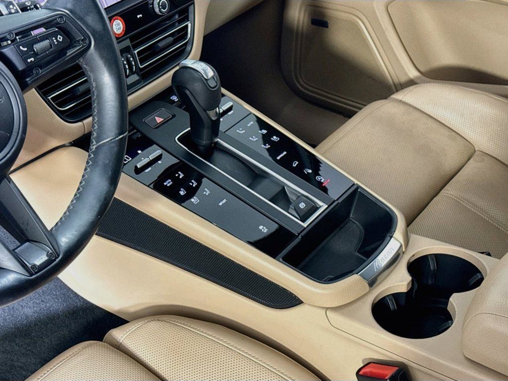 Certified 2024 Porsche Macan AWD/4WD image 21