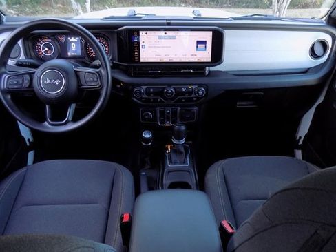 Certified 2025 Jeep Gladiator Nighthawk image 16