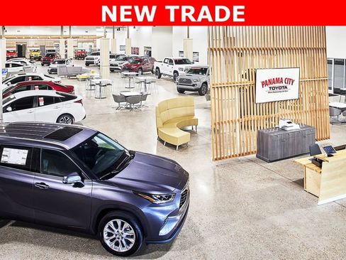 Used 2017 Toyota Highlander XLE image 10