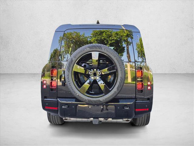 Used 2025 Land Rover Defender 130 X-Dynamic SE AWD/4WD image 7