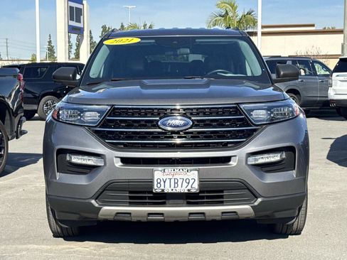 Used 2021 Ford Explorer XLT w/ Equipment Group 202A image 2