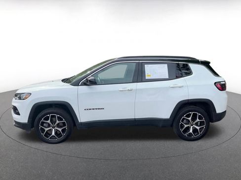 Used 2025 Jeep Compass Limited image 9