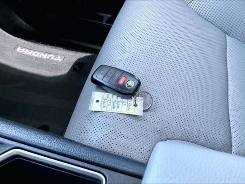 Used 2025 Toyota Tundra Limited AWD/4WD image 15