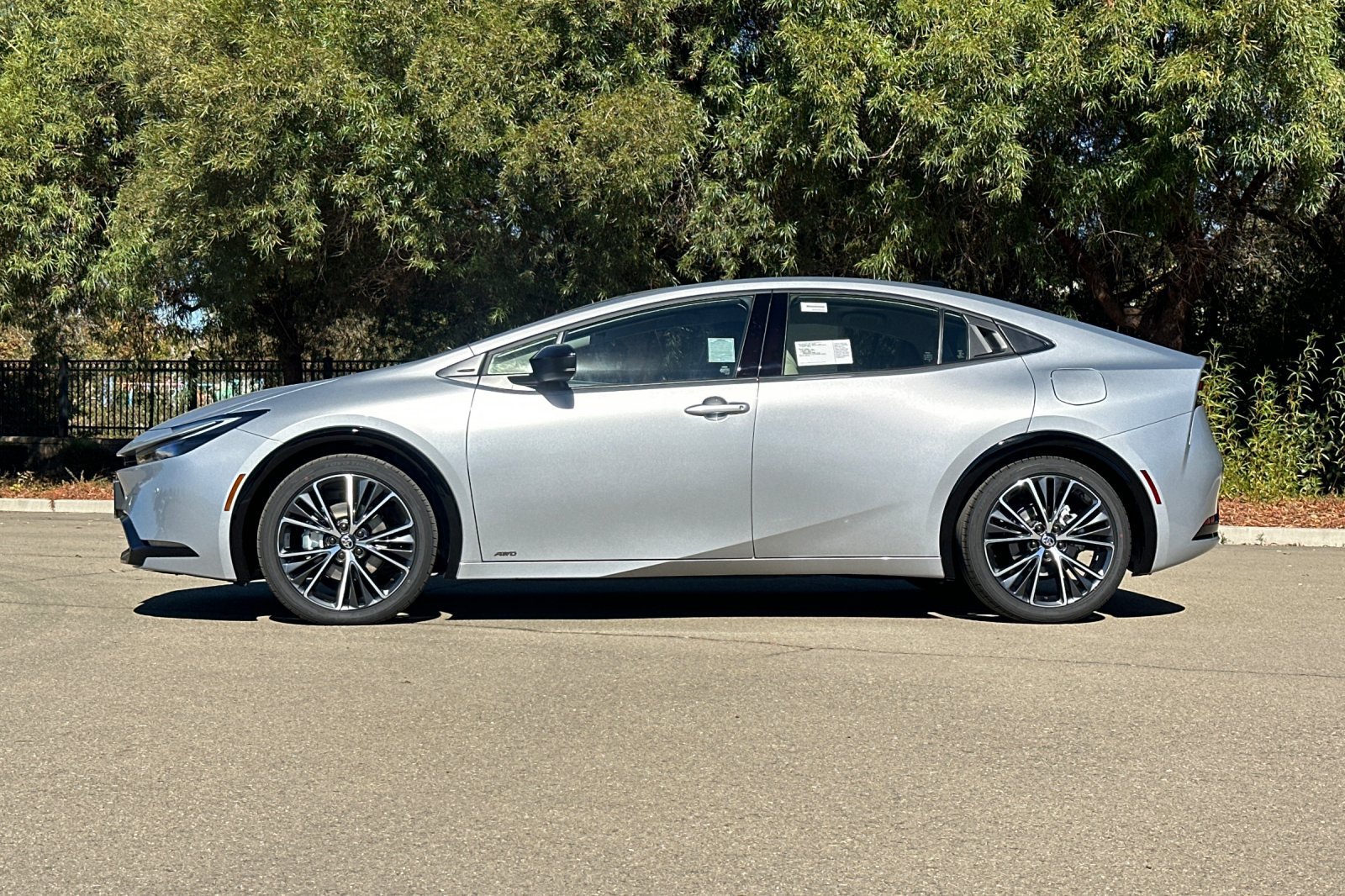 New 2027 Toyota Prius Limited AWD/4WD image 9