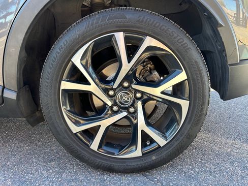 Used 2018 Toyota C-HR XLE image 10