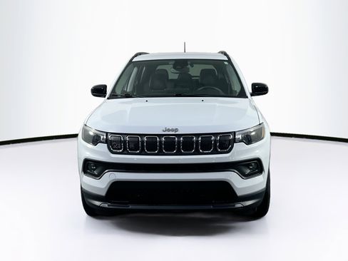 Used 2022 Jeep Compass Latitude image 2