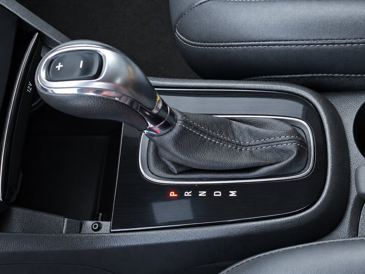 Certified 2017 Buick Encore Essence FWD image 18