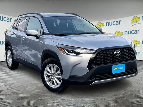 Certified 2024 Toyota Corolla Cross LE image 1