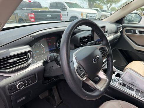 Used 2024 Ford Explorer XLT w/ Equipment Group 202A image 18