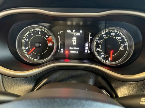 Used 2018 Jeep Cherokee Latitude image 14