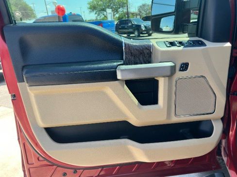 Used 2019 Ford F250 Lariat w/ Lariat Ultimate Package image 31