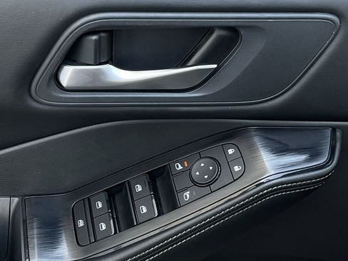 Used 2025 Nissan Rogue SV image 13