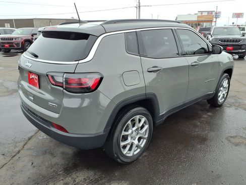 Used 2023 Jeep Compass Latitude w/ Sun and Sound Group image 4