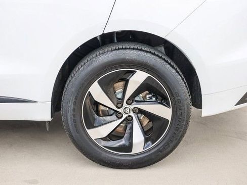 Used 2024 Jaguar F-PACE R-Dynamic S image 9