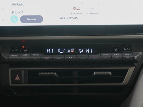 Used 2025 Toyota Camry SE w/ Multimedia Upgrade Package image 15