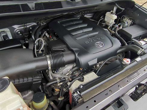 Used 2018 Toyota Tundra SR5 w/ SR5 Upgrade Package AWD/4WD image 29