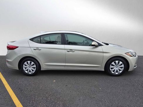Used 2017 Hyundai Elantra SE image 2