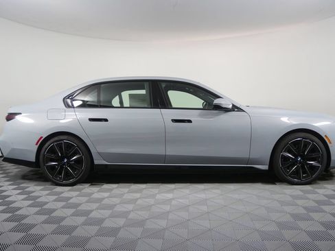 Used 2026 BMW i7 eDrive50 w/ M Sport Package RWD image 6