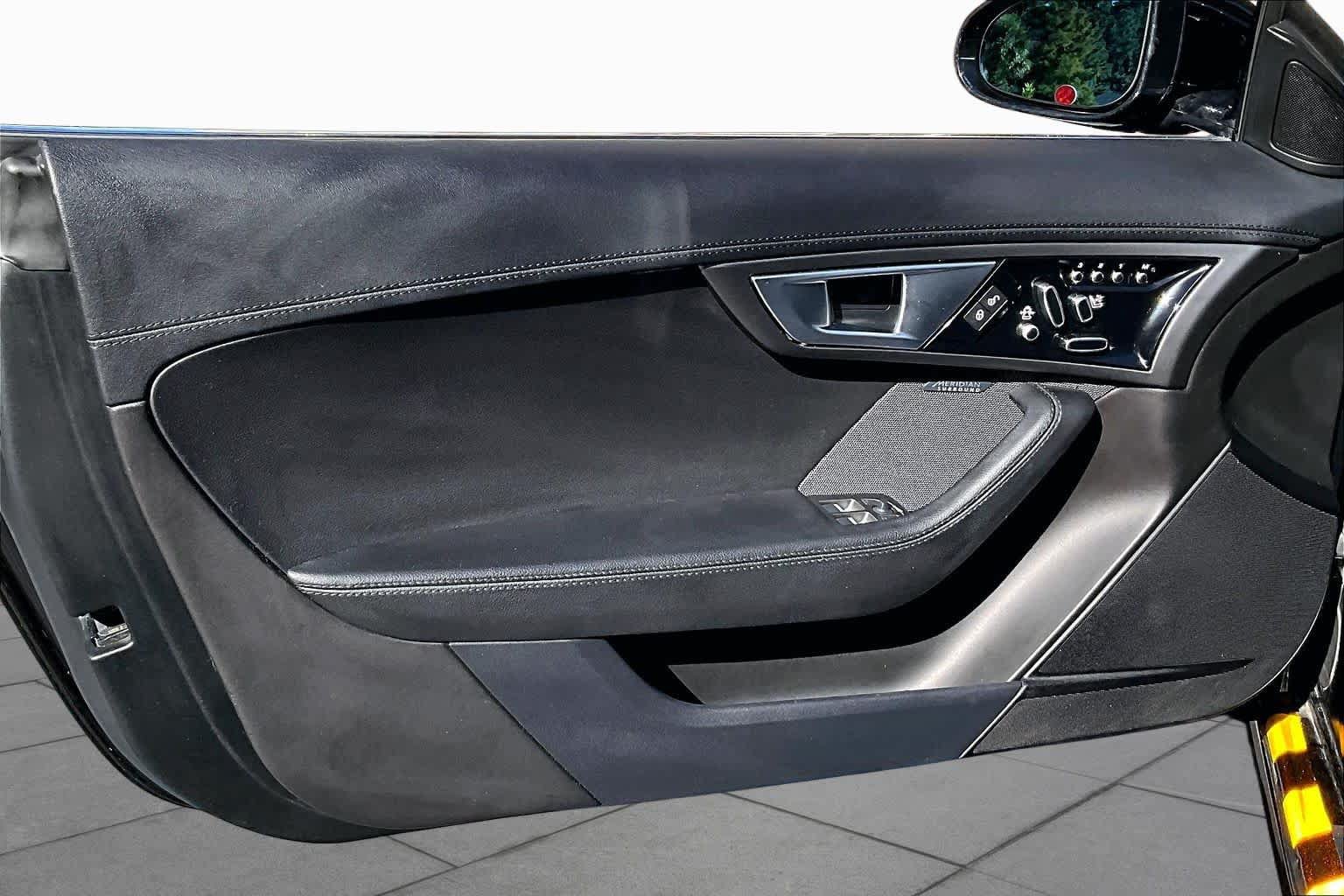Used 2016 Jaguar F-TYPE Coupe RWD image 18