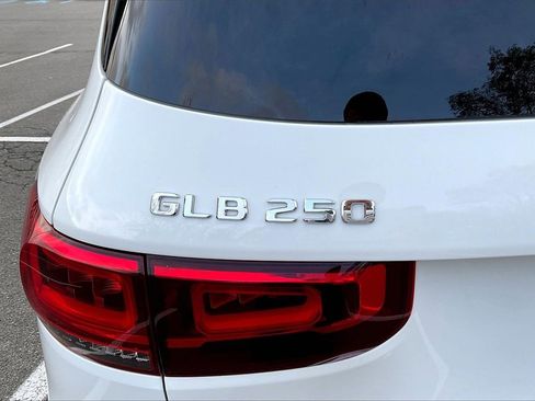 Used 2021 Mercedes-Benz GLB 250 4MATIC image 23