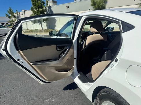 Used 2016 Hyundai Elantra SE image 30