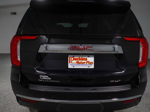 Used 2023 GMC Yukon SLT w/ SLT Luxury Package image 8