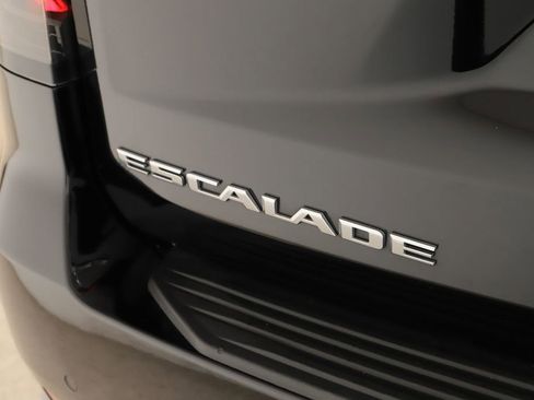Used 2024 Cadillac Escalade Luxury AWD/4WD image 37