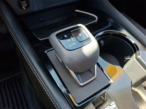 Used 2024 Nissan Rogue Platinum image 16