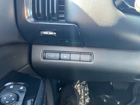 Used 2022 Nissan Pathfinder SV image 17