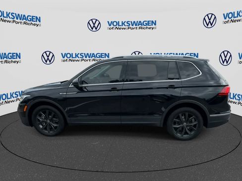 Used 2024 Volkswagen Tiguan SE w/ Panoramic Sunroof Package FWD image 5