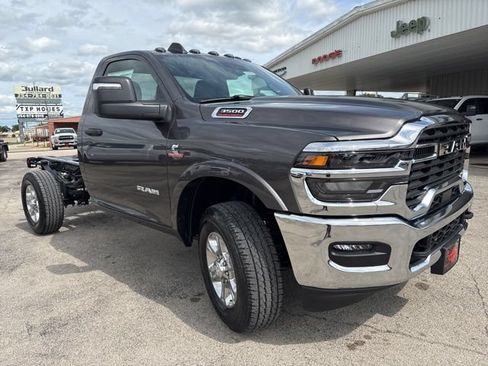 New 2026 RAM 3500 Big Horn AWD/4WD image 8