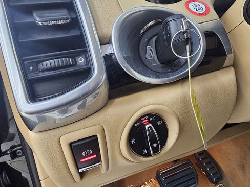 Used 2014 Porsche Cayenne S w/ Comfort Plus Package image 35