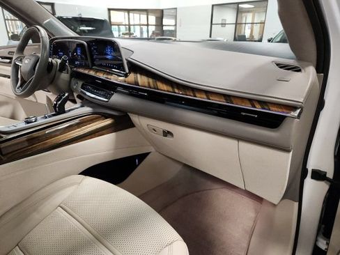 Used 2023 Cadillac Escalade Premium Luxury Platinum AWD/4WD image 38
