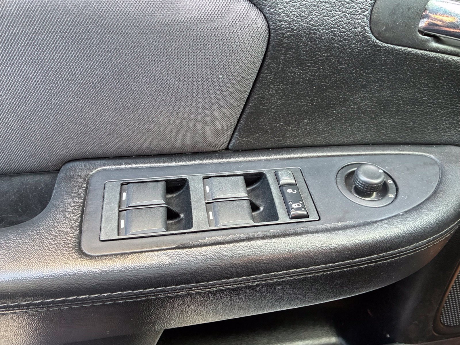 Used 2013 Chrysler 200 Touring FWD image 11