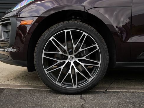 Certified 2026 Porsche Macan AWD/4WD image 11