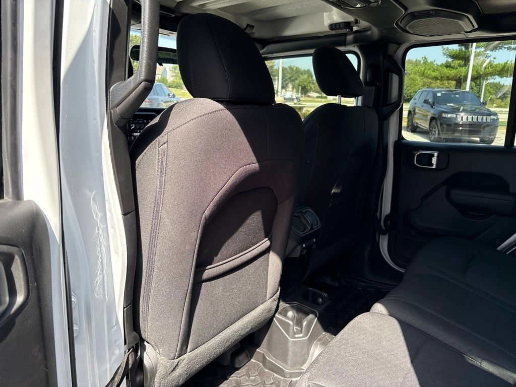 Used 2022 Jeep Wrangler Unlimited Sport AWD/4WD image 15