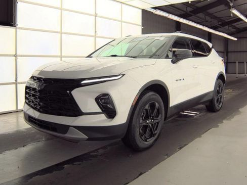 Used 2023 Chevrolet Blazer LT w/ Convenience Package FWD image 2